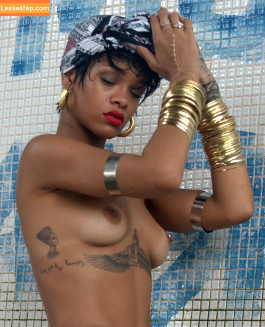 Rihanna / badgalriri leaked photo photo #1172