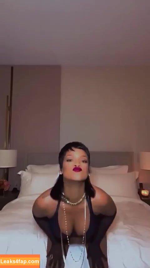 Rihanna / badgalriri leaked photo photo #1180