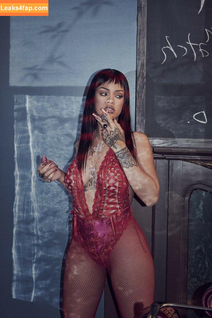 Rihanna / badgalriri leaked photo photo #1181