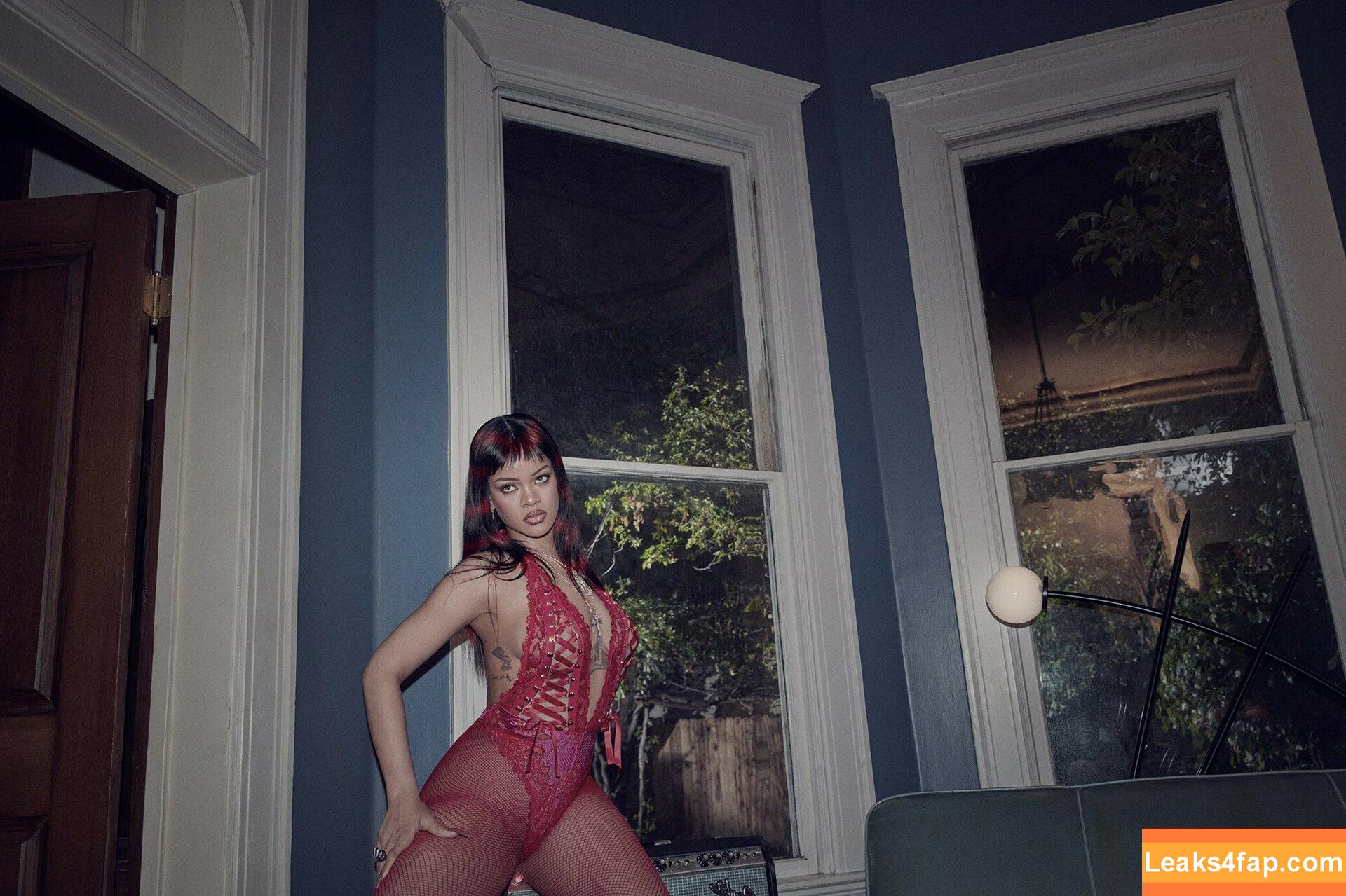 Rihanna / badgalriri leaked photo photo #1182