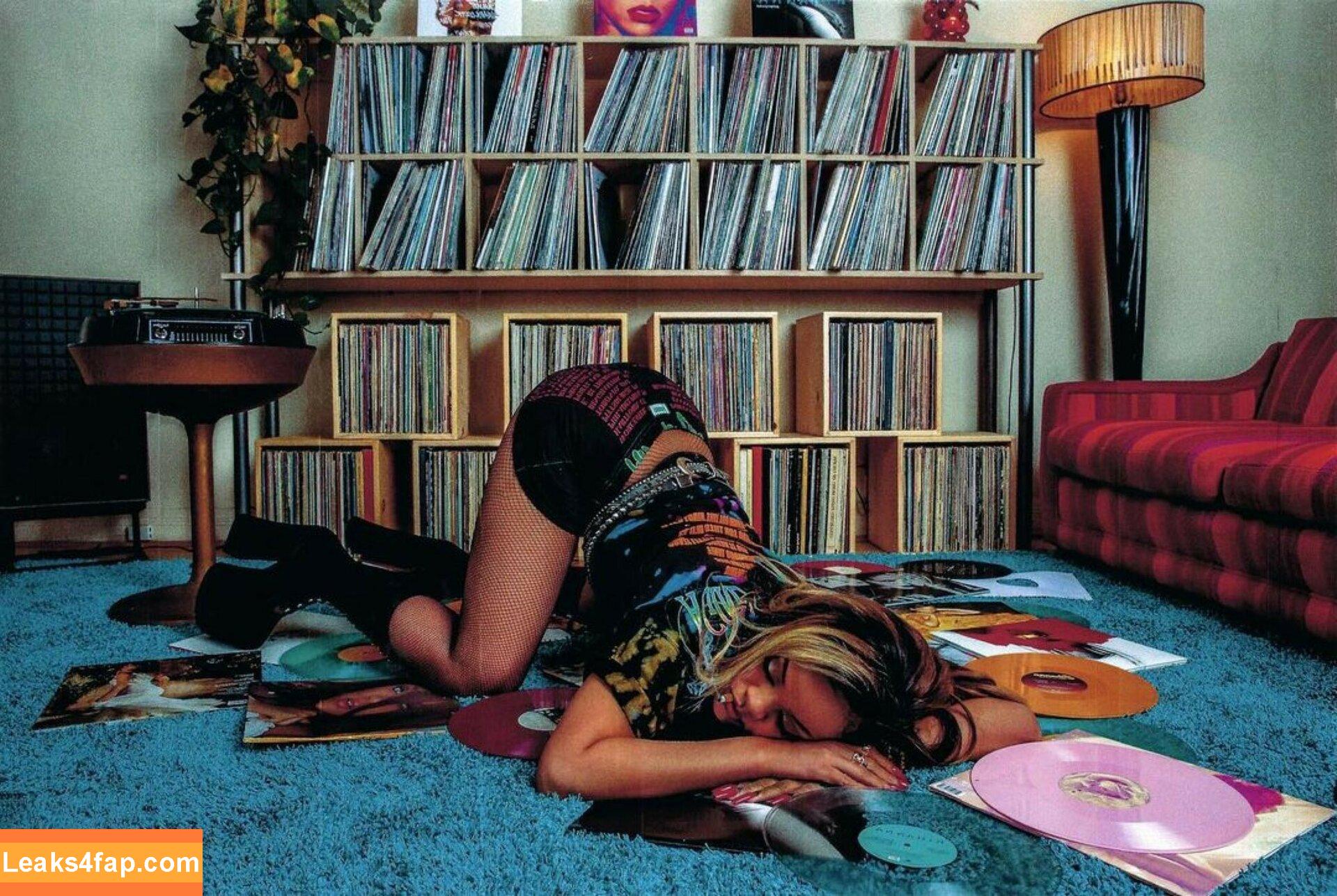 Rihanna / badgalriri leaked photo photo #1184