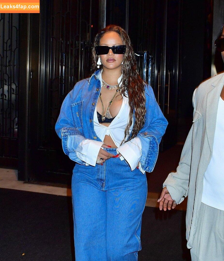 Rihanna / badgalriri leaked photo photo #1220