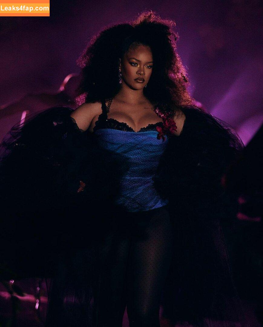Rihanna / badgalriri leaked photo photo #1225