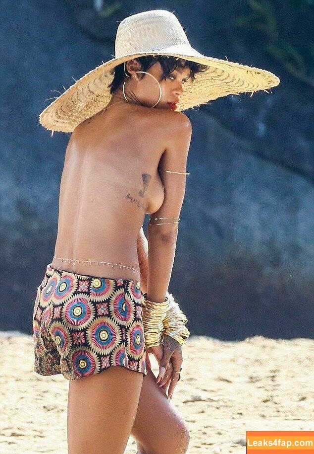 Rihanna / badgalriri leaked photo photo #1247