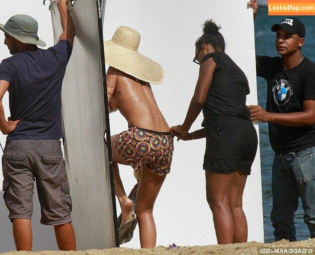 Rihanna / badgalriri leaked photo photo #1248