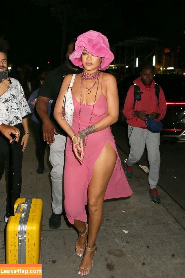 Rihanna / badgalriri leaked photo photo #1249