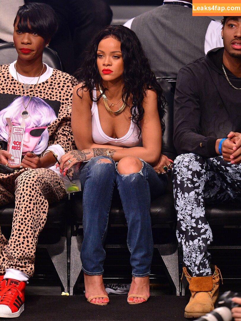 Rihanna / badgalriri leaked photo photo #1278