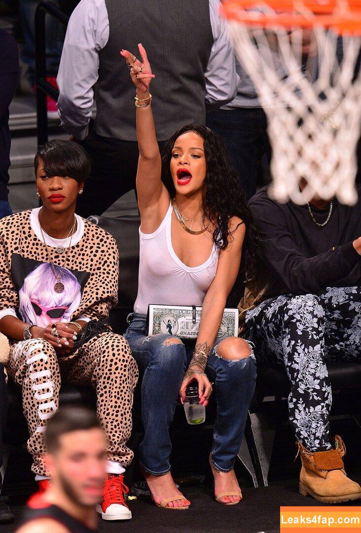 Rihanna / badgalriri leaked photo photo #1279