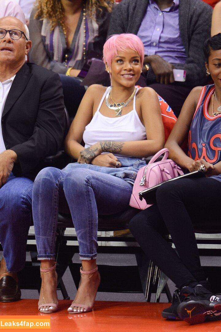 Rihanna / badgalriri leaked photo photo #1283