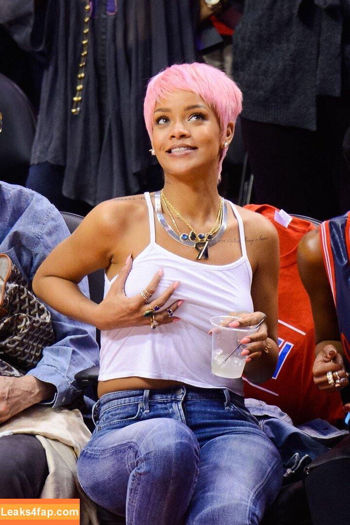 Rihanna / badgalriri leaked photo photo #1284