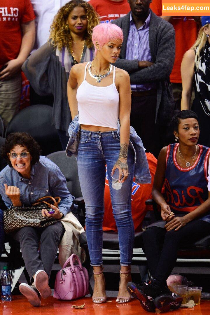 Rihanna / badgalriri leaked photo photo #1285
