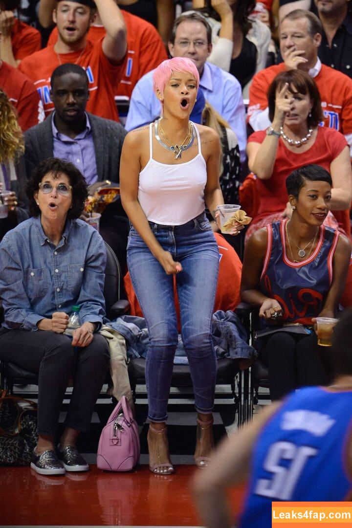 Rihanna / badgalriri leaked photo photo #1295