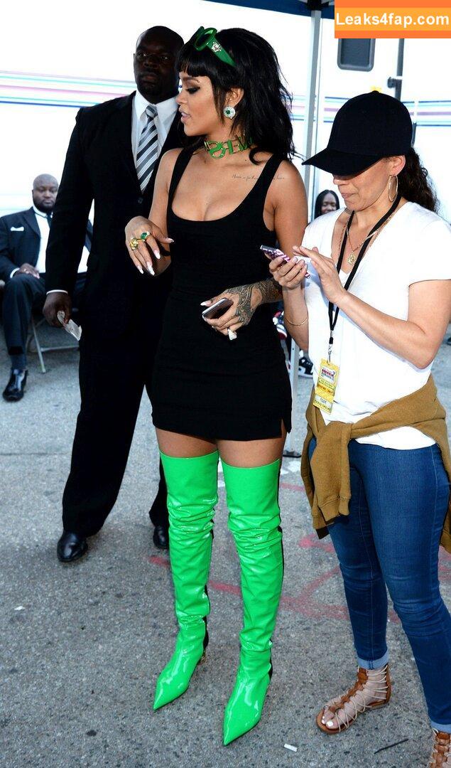 Rihanna / badgalriri leaked photo photo #1297