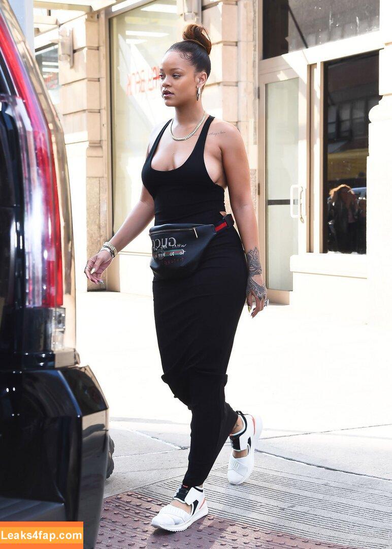 Rihanna / badgalriri leaked photo photo #1307