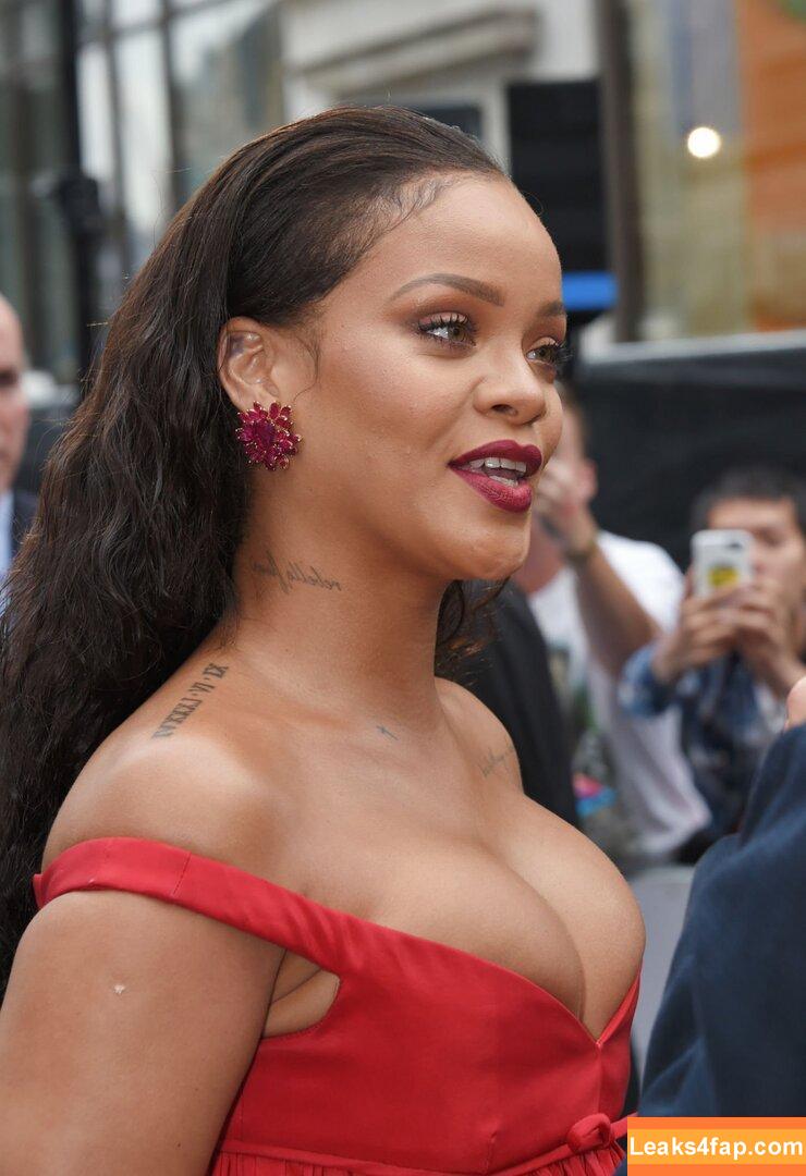 Rihanna / badgalriri leaked photo photo #1320