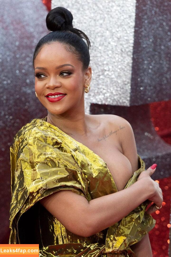 Rihanna / badgalriri leaked photo photo #1337