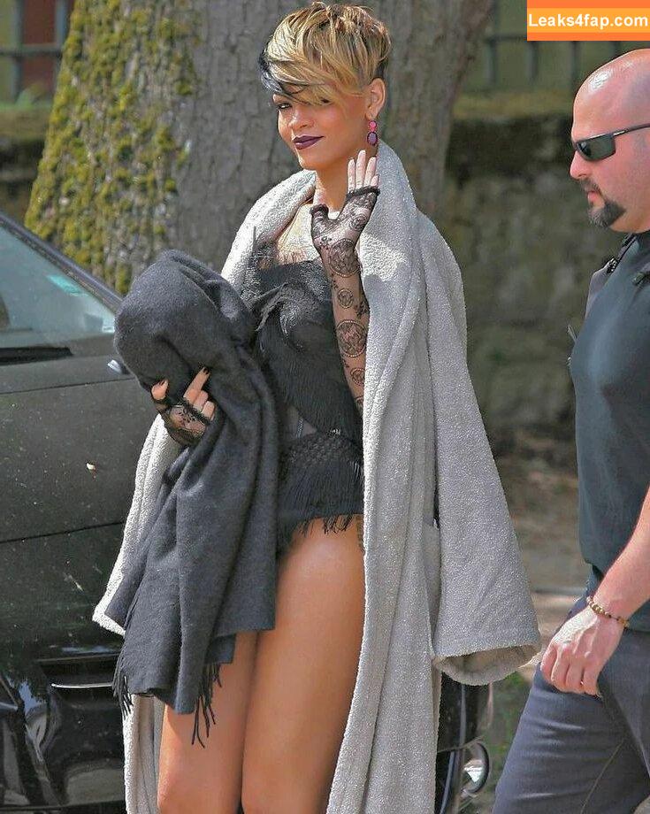Rihanna / badgalriri leaked photo photo #1339
