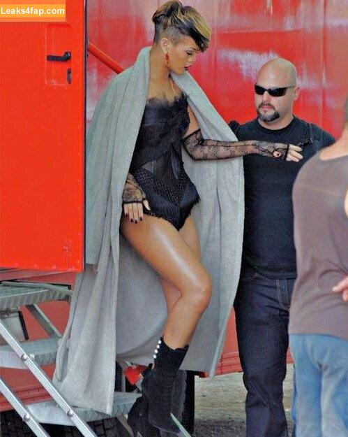 Rihanna / badgalriri leaked photo photo #1340