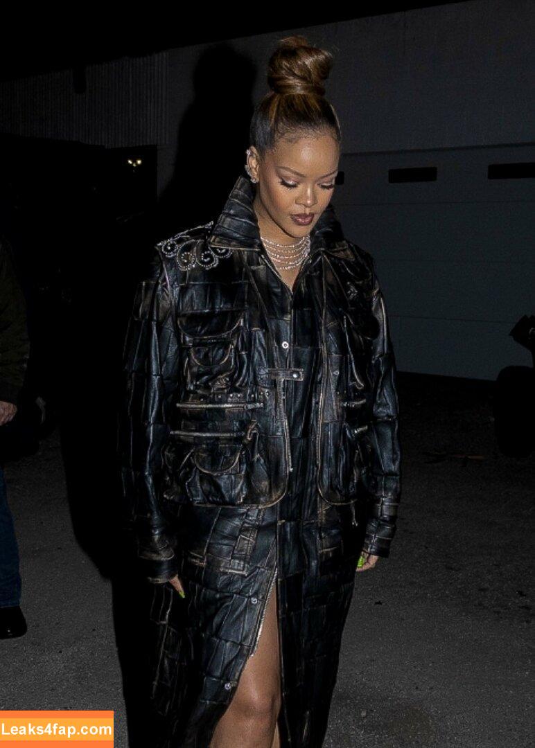 Rihanna / badgalriri leaked photo photo #1348