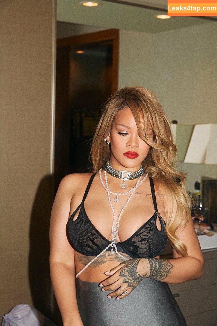 Rihanna / badgalriri leaked photo photo #1352