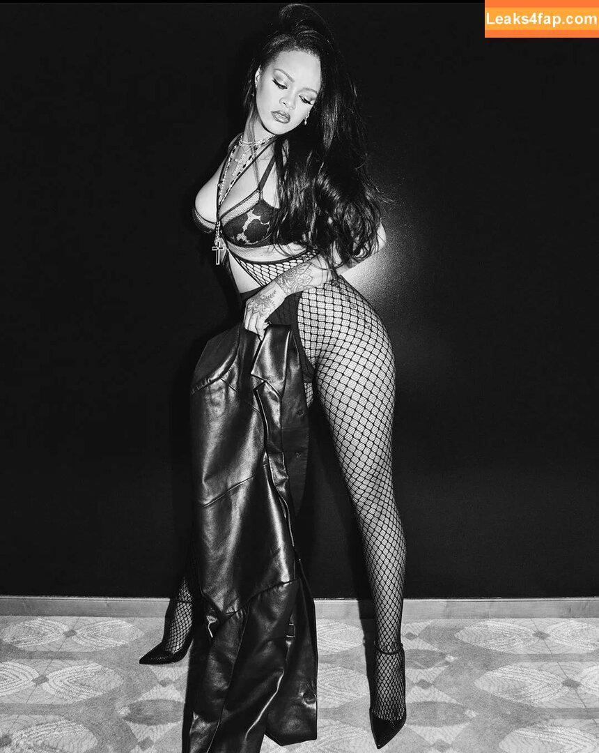 Rihanna / badgalriri leaked photo photo #1353