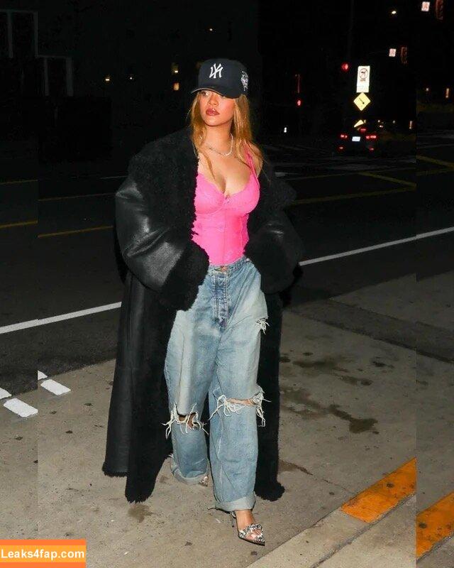 Rihanna / badgalriri leaked photo photo #1376
