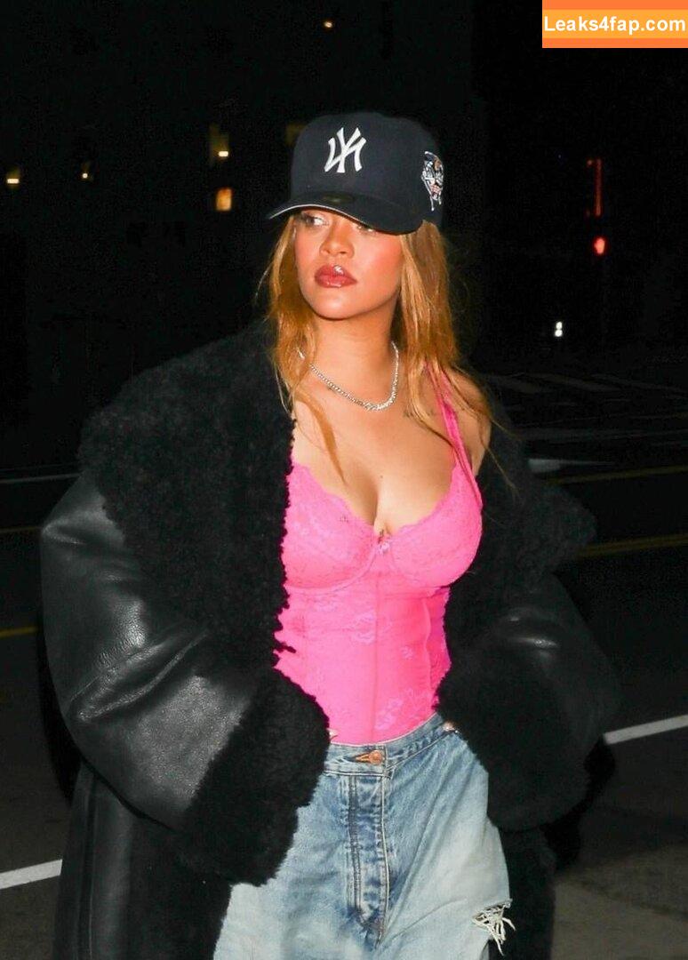 Rihanna / badgalriri leaked photo photo #1377