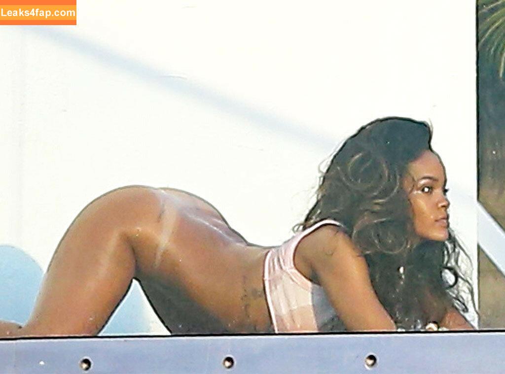 Rihanna / badgalriri leaked photo photo #1387