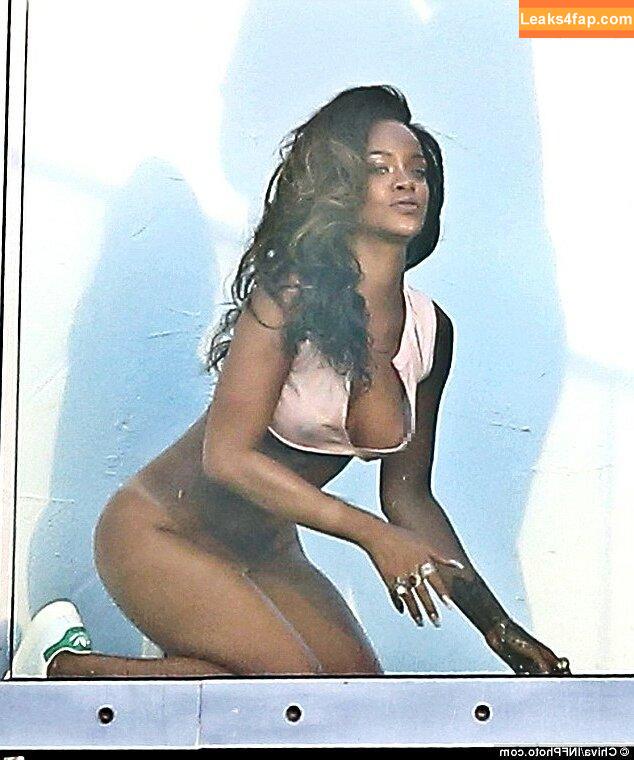 Rihanna / badgalriri leaked photo photo #1389