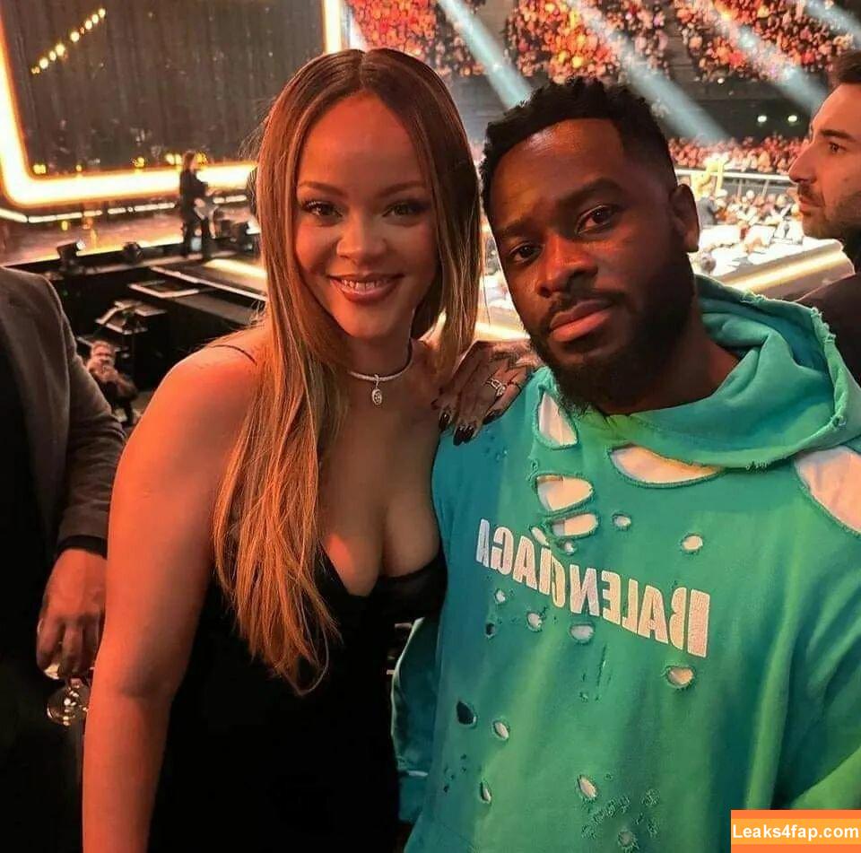 Rihanna / badgalriri leaked photo photo #1400