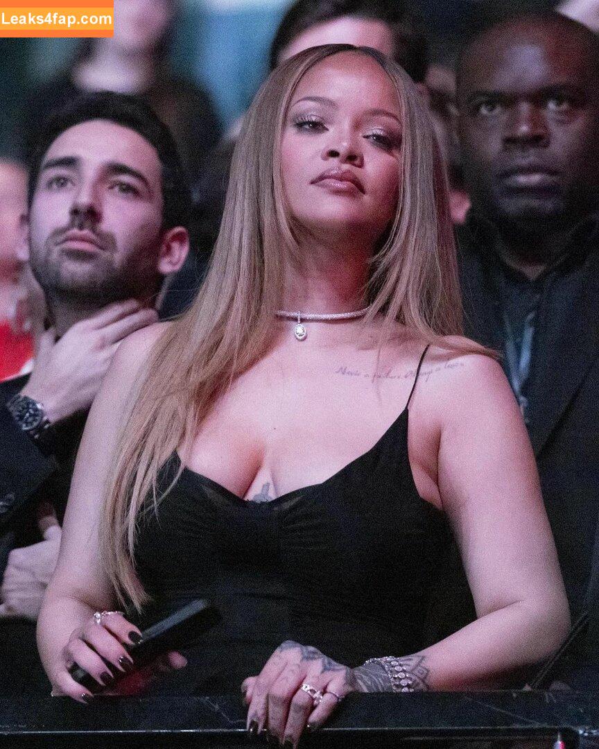 Rihanna / badgalriri leaked photo photo #1407