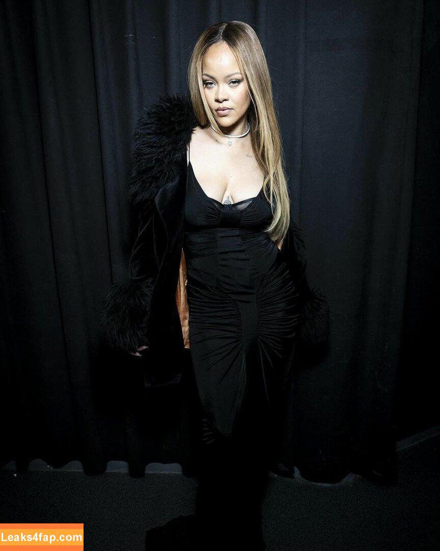Rihanna / badgalriri leaked photo photo #1409