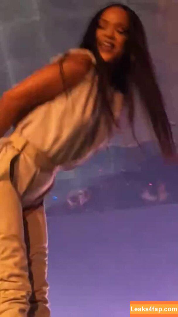 Rihanna / badgalriri leaked photo photo #1451