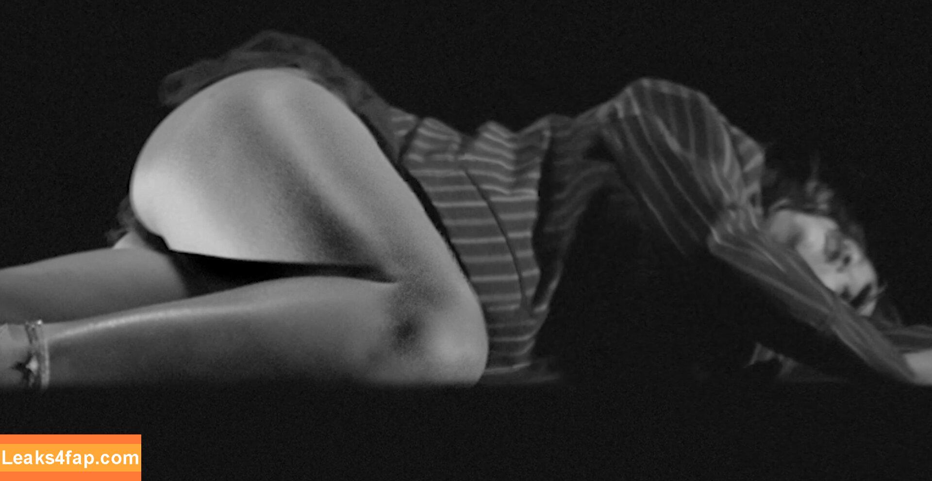 Rihanna / badgalriri leaked photo photo #1468