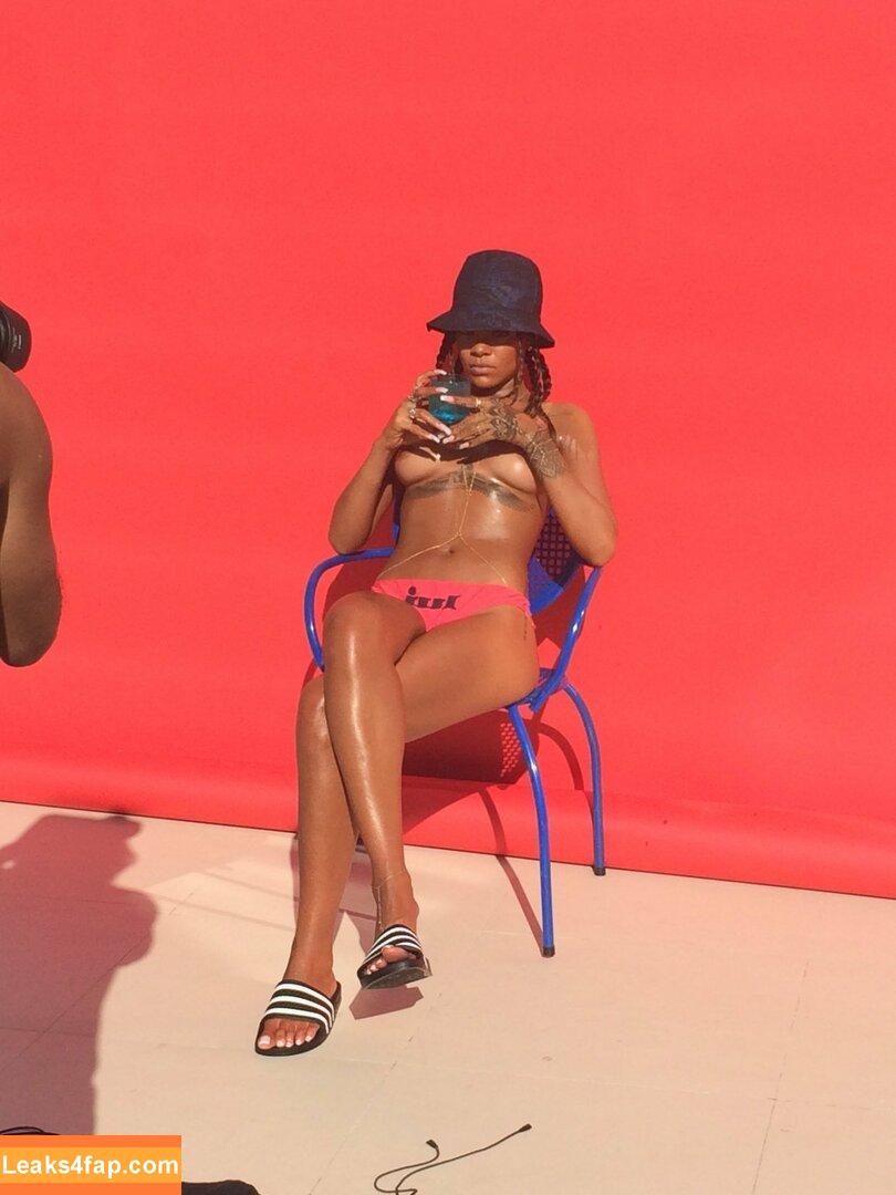 Rihanna / badgalriri leaked photo photo #1476