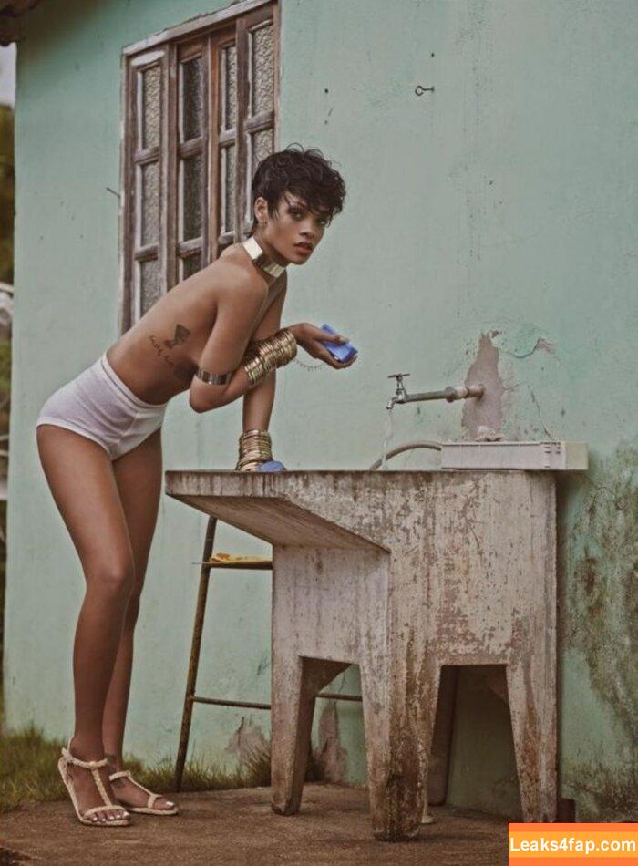Rihanna / badgalriri leaked photo photo #1481