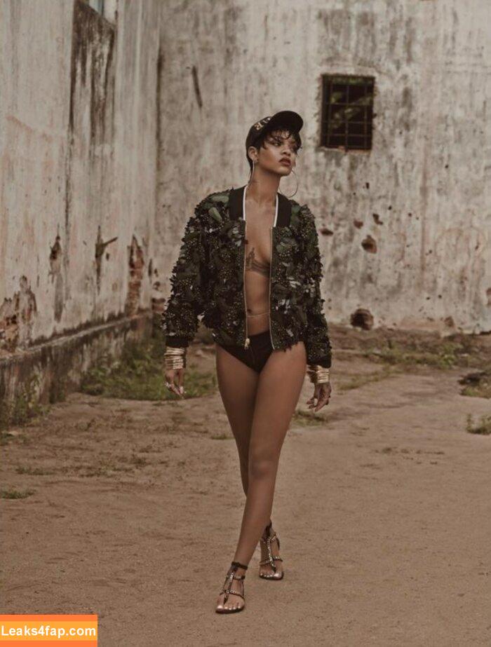 Rihanna / badgalriri leaked photo photo #1486