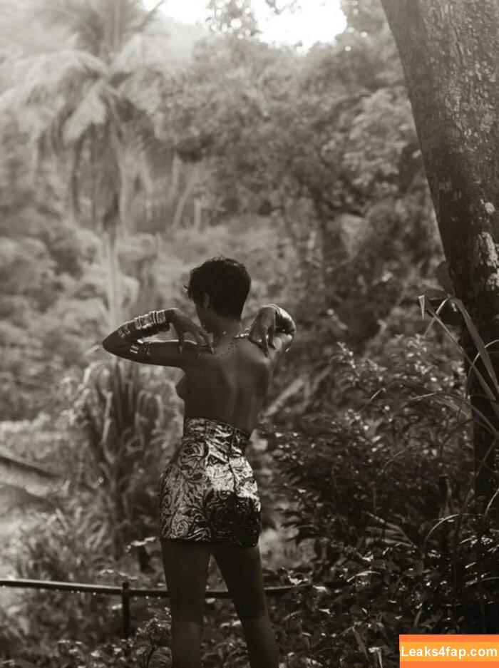 Rihanna / badgalriri leaked photo photo #1489