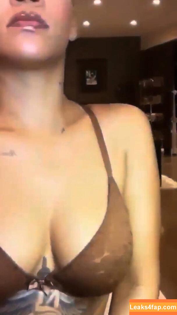 Rihanna / badgalriri leaked photo photo #1505