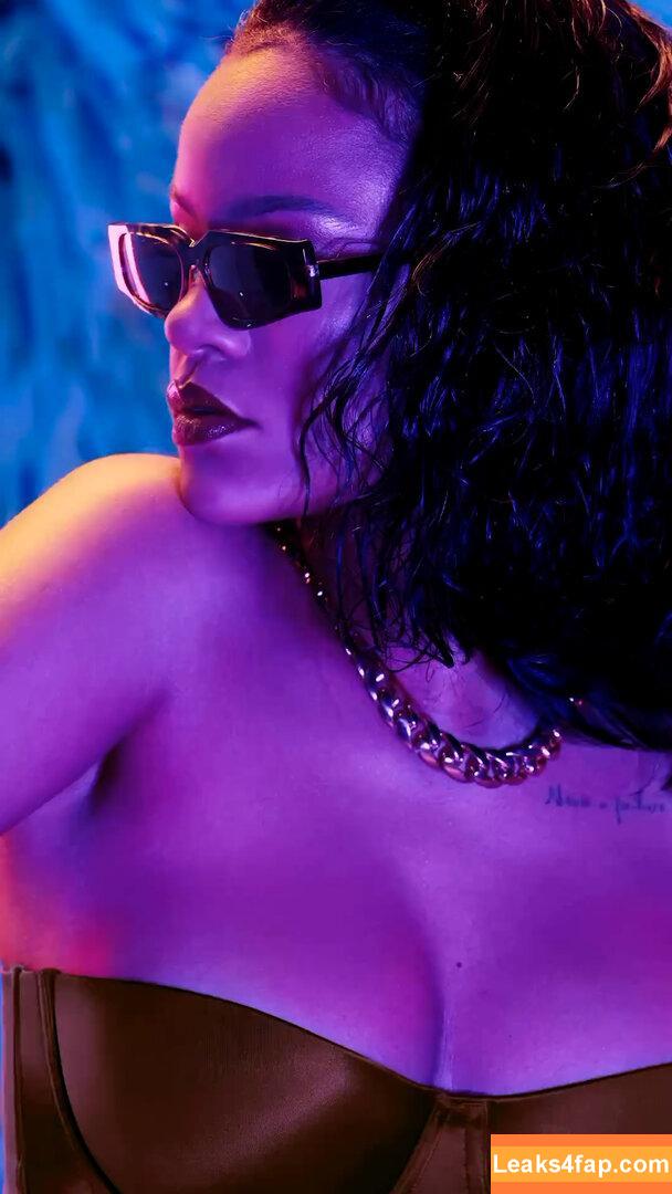 Rihanna / badgalriri leaked photo photo #1506