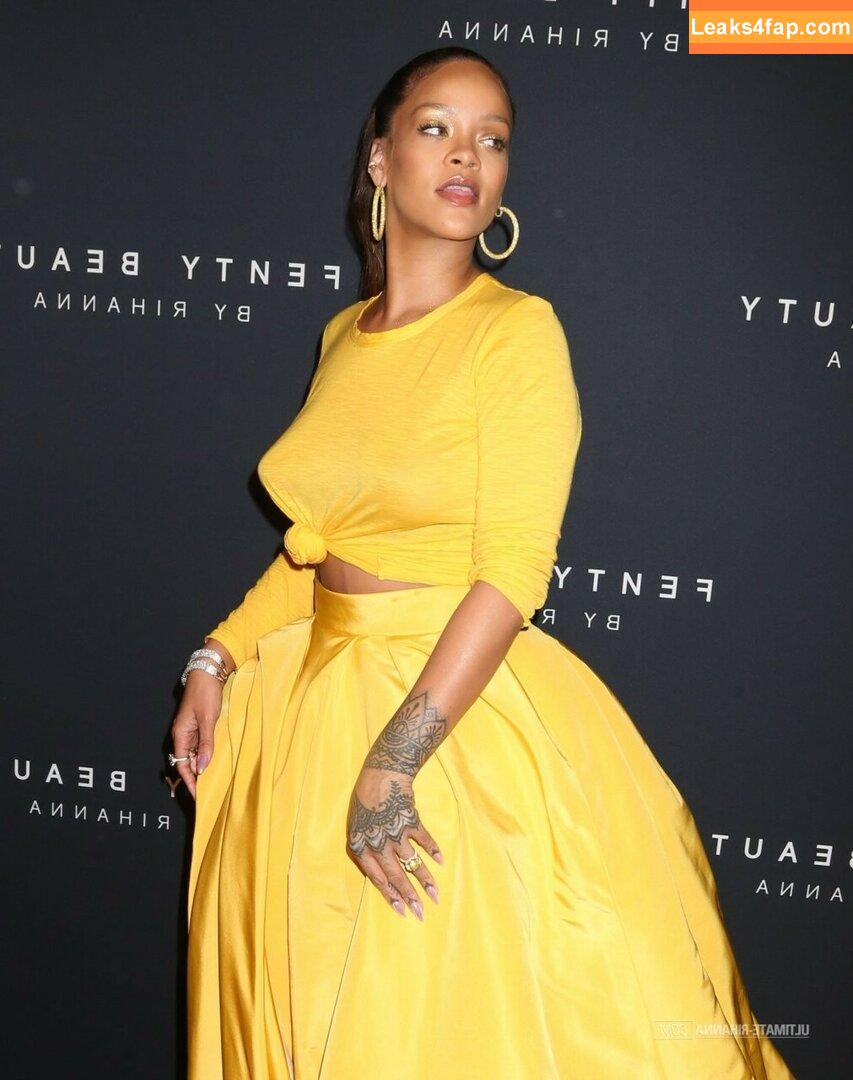 Rihanna / badgalriri leaked photo photo #1530
