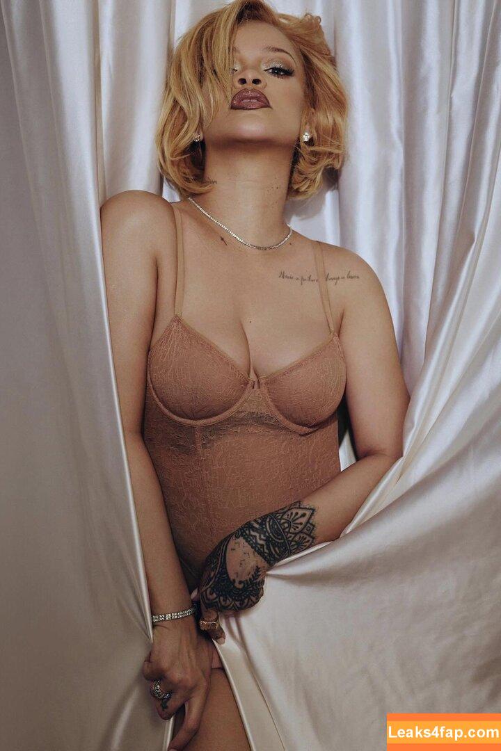 Rihanna / badgalriri leaked photo photo #1543