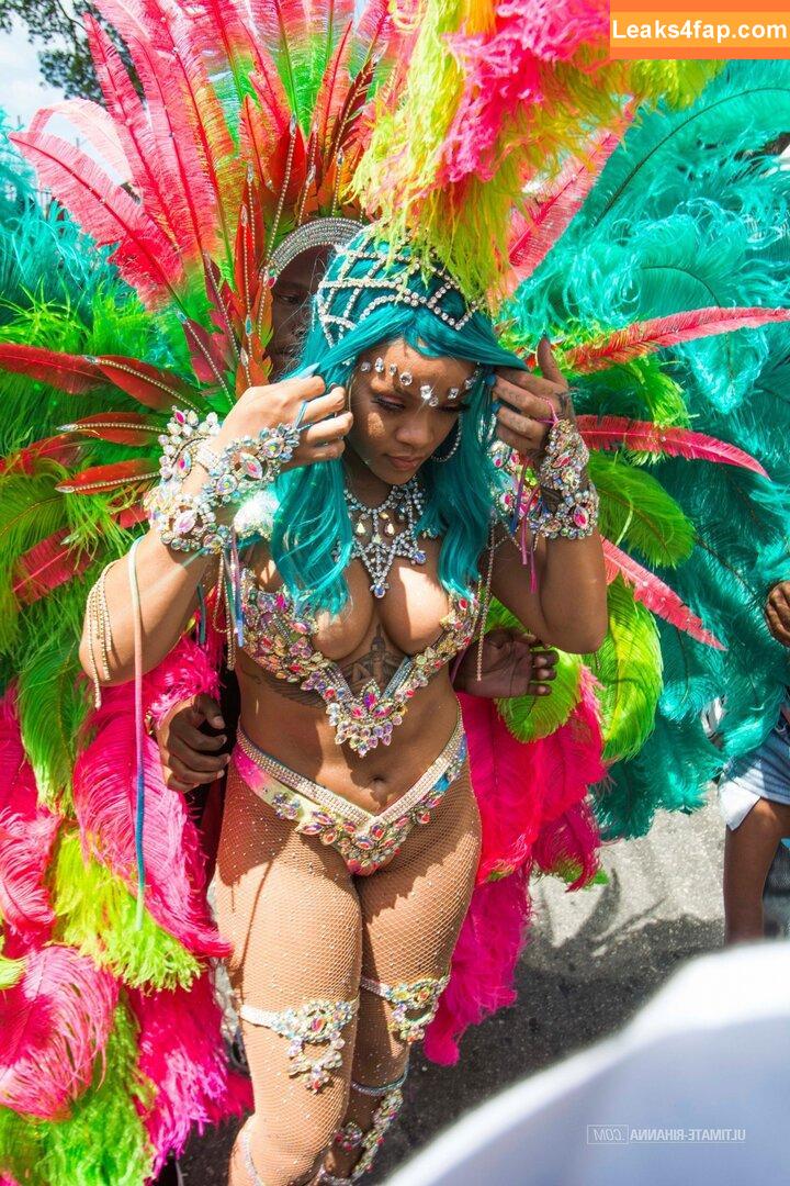 Rihanna / badgalriri leaked photo photo #1568