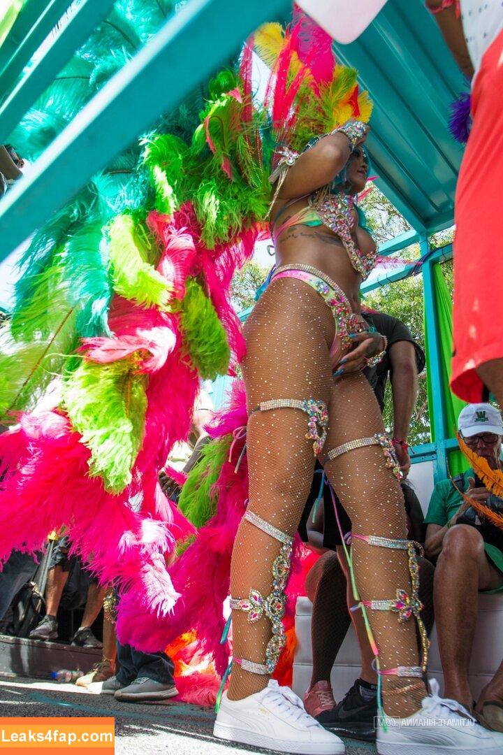Rihanna / badgalriri leaked photo photo #1576