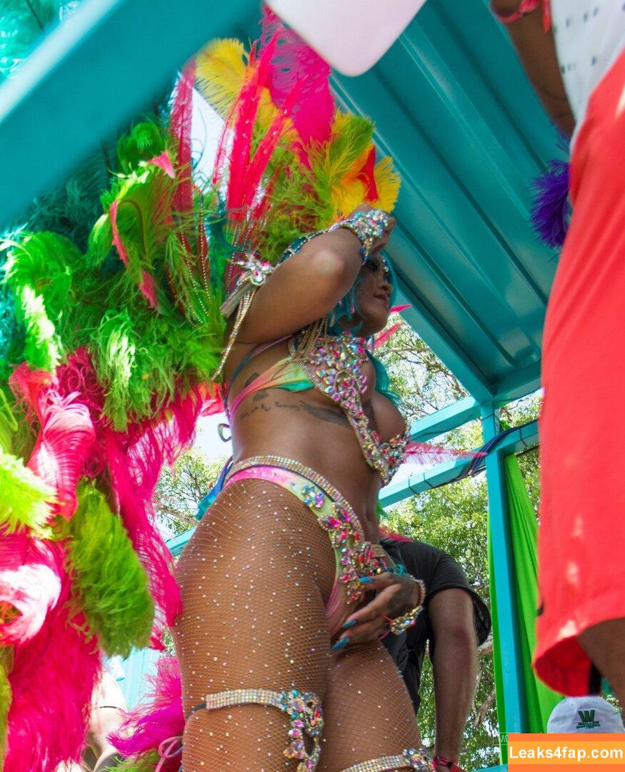 Rihanna / badgalriri leaked photo photo #1577