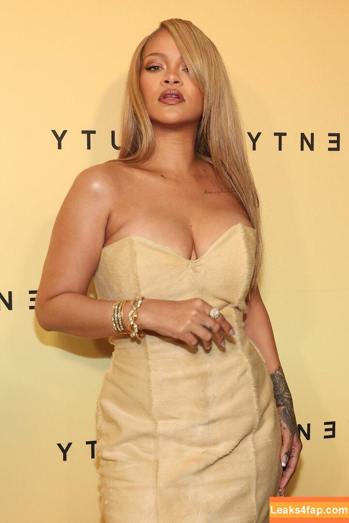 Rihanna / badgalriri leaked photo photo #1643