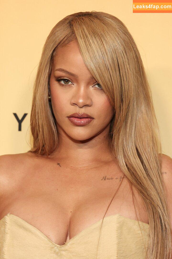 Rihanna / badgalriri leaked photo photo #1654