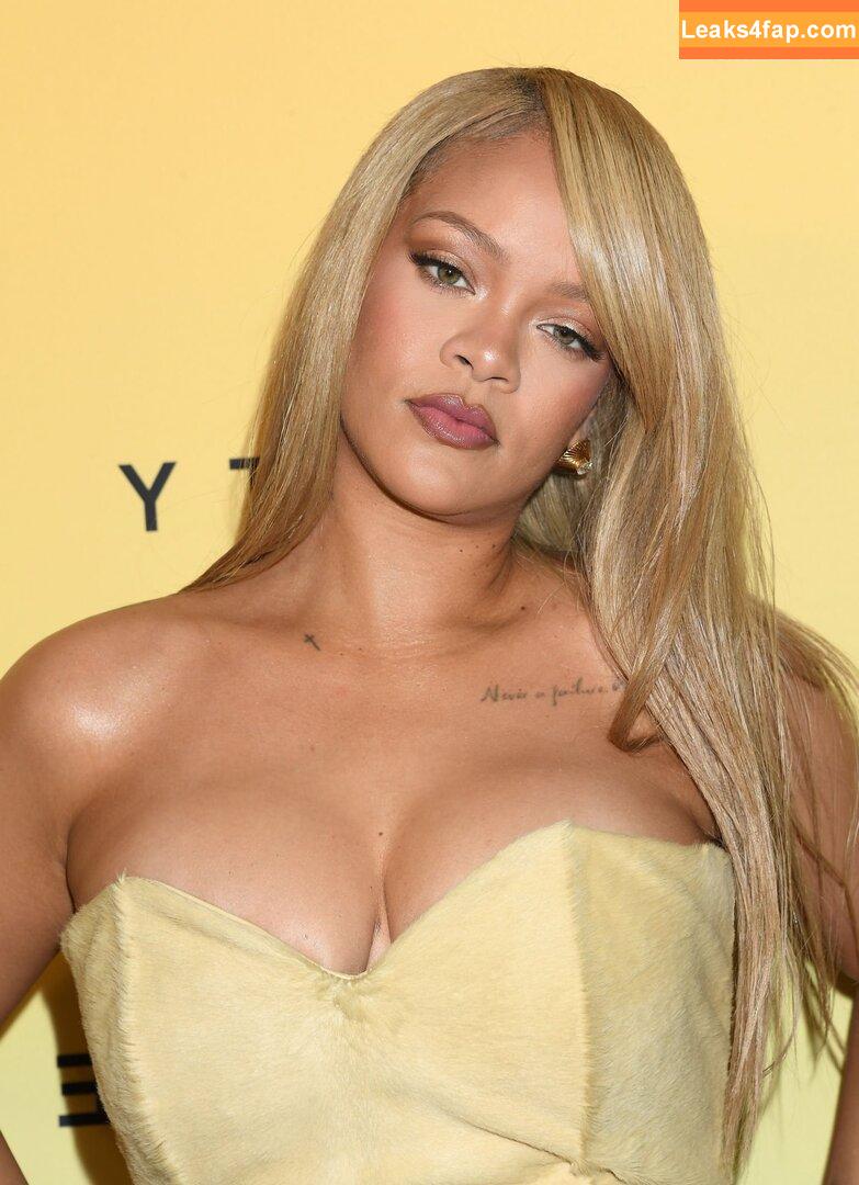 Rihanna / badgalriri leaked photo photo #1657