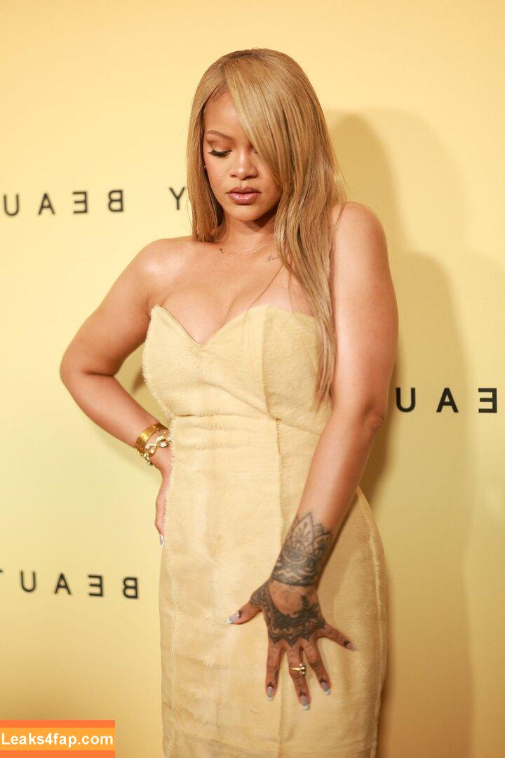 Rihanna / badgalriri leaked photo photo #1659