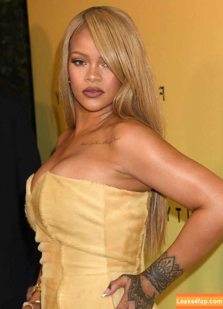 Rihanna / badgalriri leaked photo photo #1660